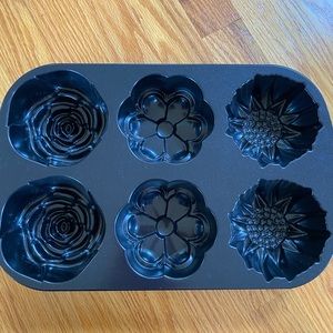 Nordic Ware bouquet Bundtlette pan